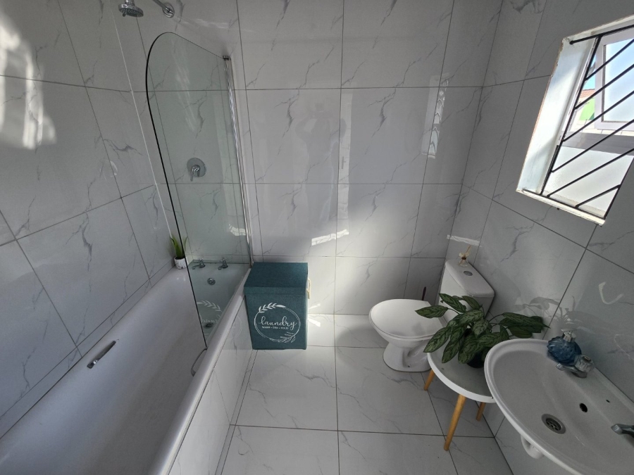 2 Bedroom Property for Sale in Pelican Park Western Cape